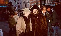 christmas 2002 - mutti and i at the marienplatz